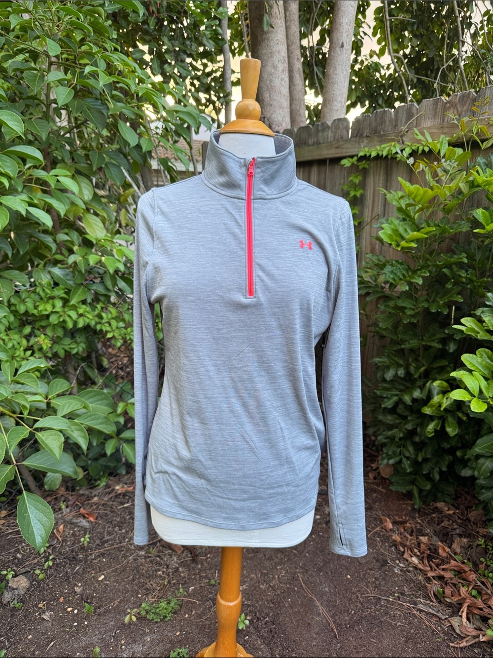 Under Armour slim fit gray pullover jacket, hot pink accents, size Large